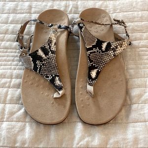 Size 11 Vionic Farra Lizard Black Sandal